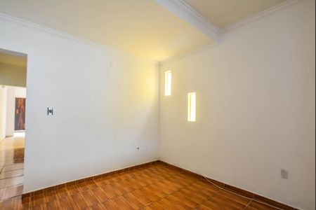 Casa à venda com 100m², 2 quartos e 2 vagas Casa à venda com 100m², 2 quartos e 2 vagasSala