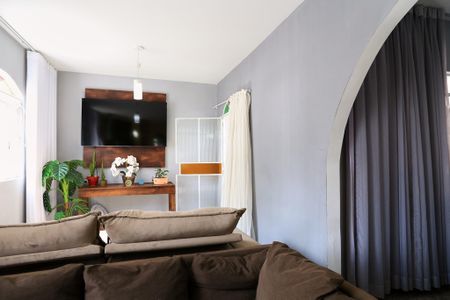 Casa para alugar com 250m², 3 quartos e 2 vagas Casa para alugar com 250m², 3 quartos e 2 vagasSala