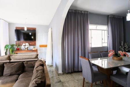 Casa para alugar com 250m², 3 quartos e 2 vagas Casa para alugar com 250m², 3 quartos e 2 vagasSala