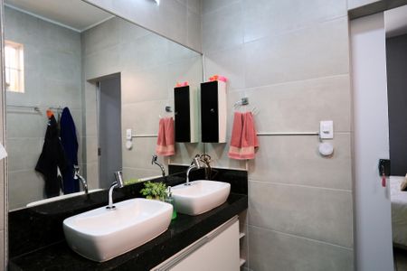 Casa para alugar com 250m², 3 quartos e 2 vagas Casa para alugar com 250m², 3 quartos e 2 vagasSuíte 2 Banheiro