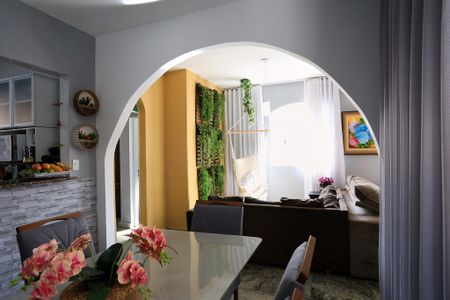 Casa para alugar com 250m², 3 quartos e 2 vagas Casa para alugar com 250m², 3 quartos e 2 vagasSala