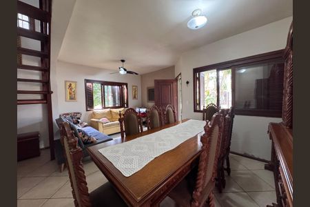 Casa à venda com 200m², 3 quartos e 3 vagasSala