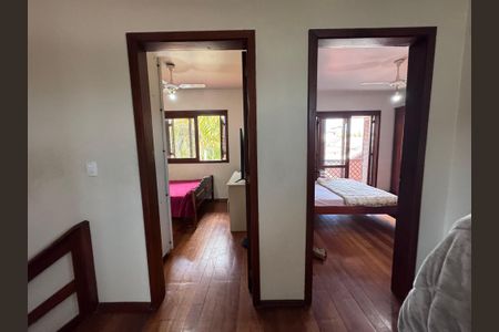 Casa à venda com 200m², 3 quartos e 3 vagasCorredor para os Quartos 