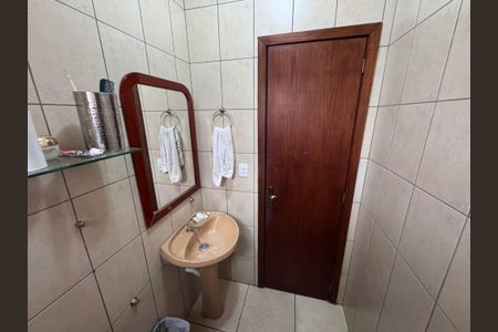 Casa à venda com 200m², 3 quartos e 3 vagasBanheiro