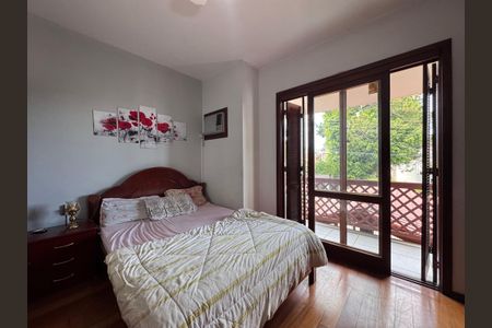 Casa à venda com 200m², 3 quartos e 3 vagasSuíte