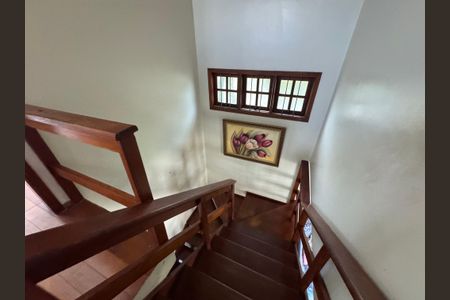 Casa à venda com 200m², 3 quartos e 3 vagasEscada para os Quartos