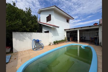 Casa à venda com 200m², 3 quartos e 3 vagasPiscina