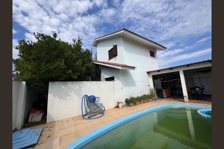 Casa à venda com 200m², 3 quartos e 3 vagasPiscina
