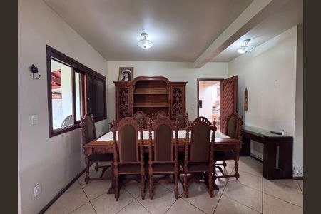 Casa à venda com 200m², 3 quartos e 3 vagasSala