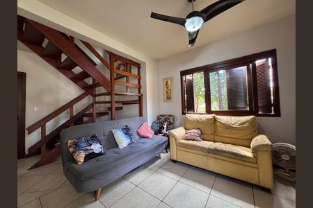 Casa à venda com 200m², 3 quartos e 3 vagasSala