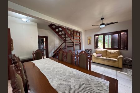 Casa à venda com 200m², 3 quartos e 3 vagasSala