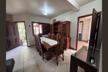 Casa à venda com 200m², 3 quartos e 3 vagasSala