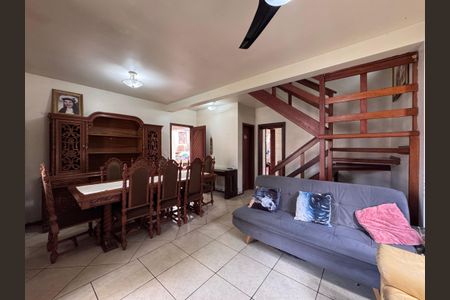 Casa à venda com 200m², 3 quartos e 3 vagasSala