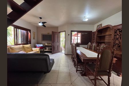 Casa à venda com 200m², 3 quartos e 3 vagasSala