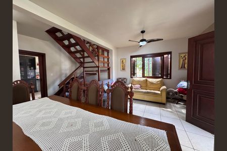 Casa à venda com 200m², 3 quartos e 3 vagasSala