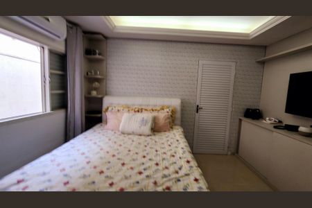 Casa à venda com 200m², 3 quartos e 2 vagasSuíte