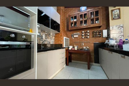 Casa de condomínio à venda com 160m², 4 quartos e 3 vagas Casa de condomínio à venda com 160m², 4 quartos e 3 vagasCozinha