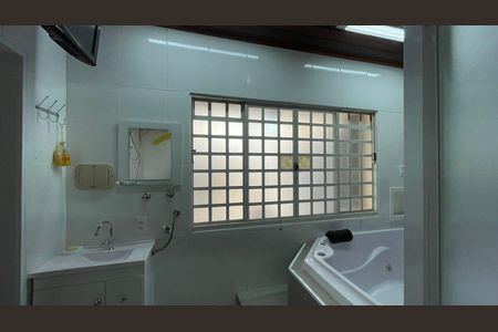 Casa de condomínio à venda com 160m², 4 quartos e 3 vagas Casa de condomínio à venda com 160m², 4 quartos e 3 vagasBanheiro 2