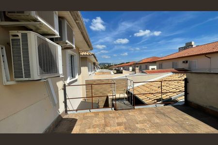 Casa de condomínio à venda com 160m², 4 quartos e 3 vagas Casa de condomínio à venda com 160m², 4 quartos e 3 vagasÁrea Externa