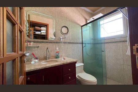 Casa de condomínio à venda com 160m², 4 quartos e 3 vagas Casa de condomínio à venda com 160m², 4 quartos e 3 vagasBanheiro da Suíte Principal