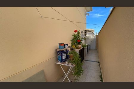 Casa de condomínio à venda com 160m², 4 quartos e 3 vagas Casa de condomínio à venda com 160m², 4 quartos e 3 vagasÁrea Externa