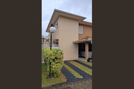 Casa de condomínio à venda com 160m², 4 quartos e 3 vagas Casa de condomínio à venda com 160m², 4 quartos e 3 vagasFachada