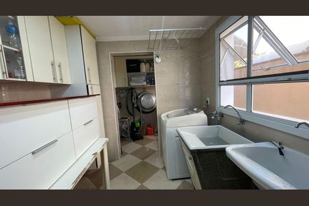 Casa de condomínio à venda com 160m², 4 quartos e 3 vagas Casa de condomínio à venda com 160m², 4 quartos e 3 vagasÁrea de Serviço