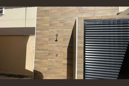 Casa de condomínio à venda com 160m², 4 quartos e 3 vagas Casa de condomínio à venda com 160m², 4 quartos e 3 vagasÁrea Externa