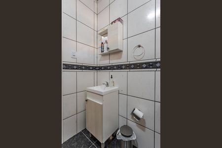 Casa à venda com 99m², 4 quartos e 6 vagas Casa à venda com 99m², 4 quartos e 6 vagasBanheiro