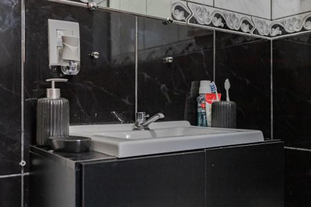 Casa à venda com 99m², 4 quartos e 6 vagas Casa à venda com 99m², 4 quartos e 6 vagasBanheiro- casa 2