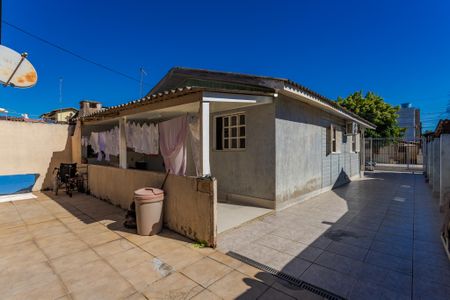 Casa à venda com 99m², 4 quartos e 6 vagas Casa à venda com 99m², 4 quartos e 6 vagasQuintal