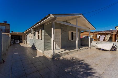 Casa à venda com 99m², 4 quartos e 6 vagas Casa à venda com 99m², 4 quartos e 6 vagasQuintal