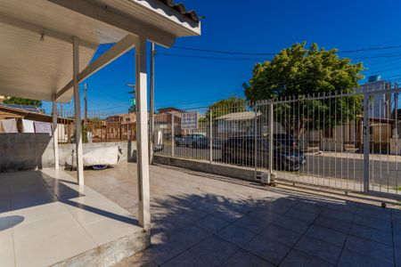 Casa à venda com 99m², 4 quartos e 6 vagas Casa à venda com 99m², 4 quartos e 6 vagasQuintal