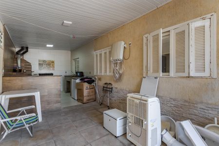 Casa à venda com 99m², 4 quartos e 6 vagas Casa à venda com 99m², 4 quartos e 6 vagasGaragem