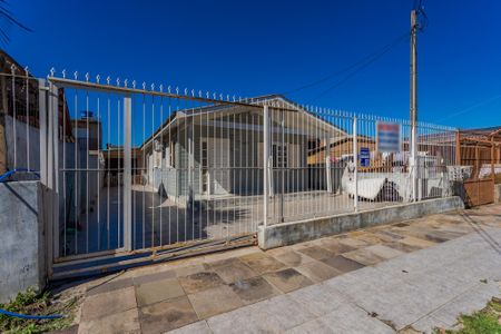 Casa à venda com 99m², 4 quartos e 6 vagas Casa à venda com 99m², 4 quartos e 6 vagasFachada