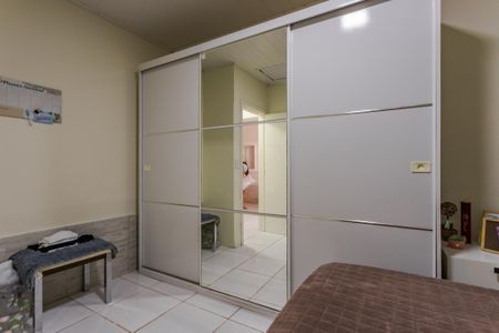 Casa à venda com 99m², 4 quartos e 6 vagas Casa à venda com 99m², 4 quartos e 6 vagasQuarto 2- casa 2