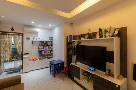 Casa à venda com 102m², 3 quartos e 2 vagasSala