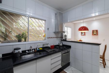 Casa à venda com 102m², 3 quartos e 2 vagasCozinha