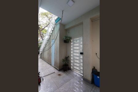 Casa à venda com 102m², 3 quartos e 2 vagasEntrada