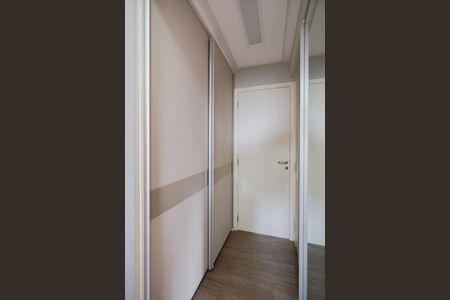 Apartamento à venda com 145m², 3 quartos e 3 vagas Apartamento à venda com 145m², 3 quartos e 3 vagasCloset da Suíte 1