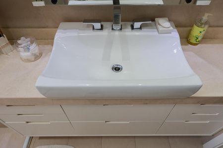 Apartamento à venda com 145m², 3 quartos e 3 vagas Apartamento à venda com 145m², 3 quartos e 3 vagasBanheiro da Suíte 1