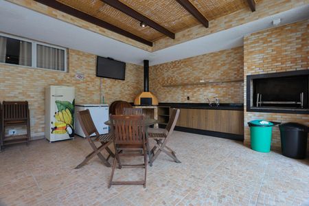 Apartamento à venda com 145m², 3 quartos e 3 vagas Apartamento à venda com 145m², 3 quartos e 3 vagasÁrea comum - Churrasqueira