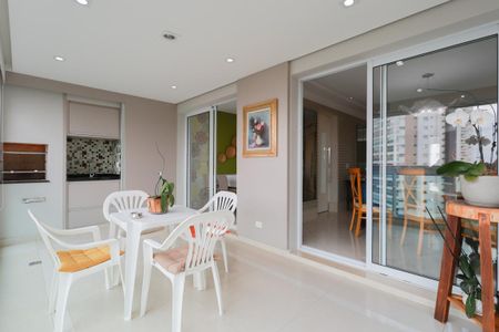 Apartamento à venda com 145m², 3 quartos e 3 vagas Apartamento à venda com 145m², 3 quartos e 3 vagasVaranda gourmet