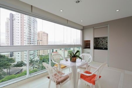 Apartamento à venda com 145m², 3 quartos e 3 vagas Apartamento à venda com 145m², 3 quartos e 3 vagasVaranda gourmet