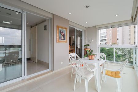 Apartamento à venda com 145m², 3 quartos e 3 vagas Apartamento à venda com 145m², 3 quartos e 3 vagasVaranda gourmet