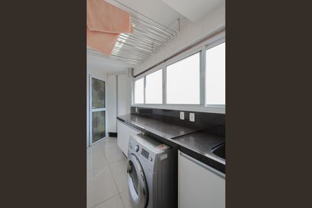 Apartamento à venda com 145m², 3 quartos e 3 vagas Apartamento à venda com 145m², 3 quartos e 3 vagasÁrea de serviço