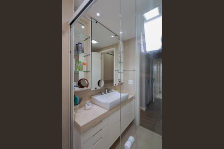 Apartamento à venda com 145m², 3 quartos e 3 vagas Apartamento à venda com 145m², 3 quartos e 3 vagasBanheiro da Suíte 1