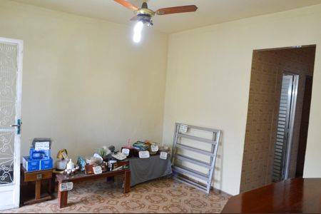 Casa à venda com 260m², 4 quartos e 2 vagasSala - Casa 2