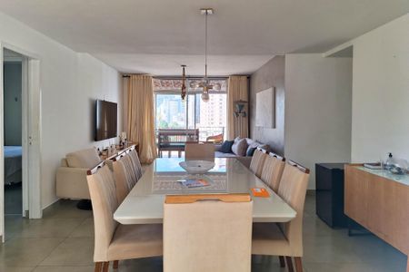 Apartamento à venda com 140m², 4 quartos e 1 vaga Apartamento à venda com 140m², 4 quartos e 1 vagaSala