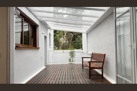 Casa à venda com 240m², 3 quartos e 2 vagas